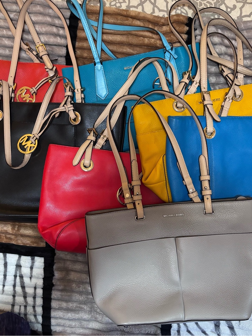 Michael Kors Assorted Women’s 7 Handbag bundle